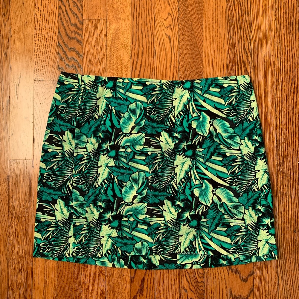 H&M Divided Banana Leaf Tropical Mini Skirt Green